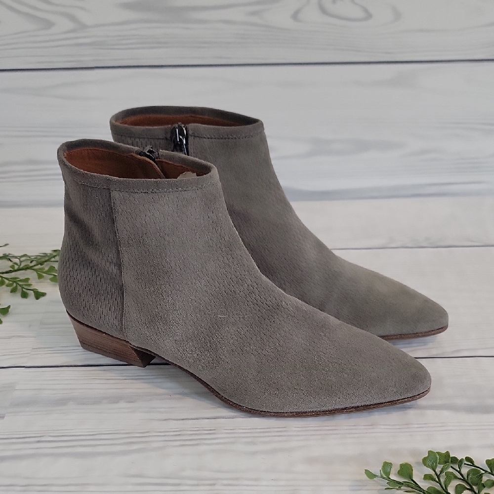 Aquatalia Suede Ankle Boot in Gray Womens Size 7.5 Made in Italy
